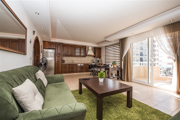 Трехкомнатная квартира на берегу моря