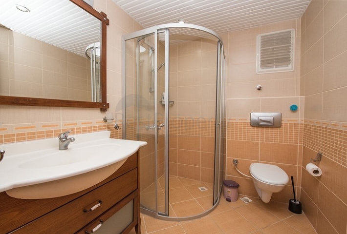 Трехкомнатная квартира на берегу моря