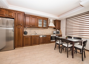 Трехкомнатная квартира на берегу моря