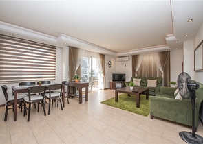 Трехкомнатная квартира на берегу моря