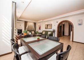 Трехкомнатная квартира на берегу моря