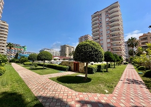 Трехкомнатная квартира на берегу моря