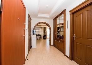 Трехкомнатная квартира на берегу моря