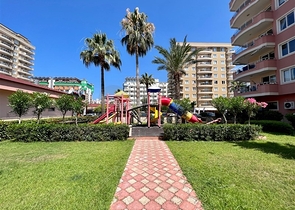 Трехкомнатная квартира на берегу моря