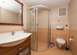 Трехкомнатная квартира на берегу моря