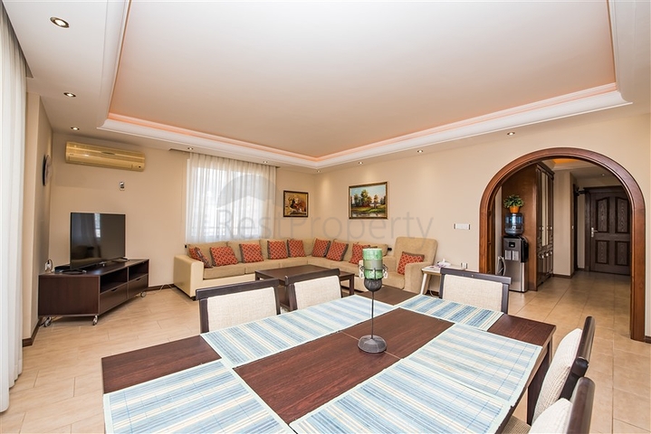 Просторная квартира 2+1 с видом на море в районе Махмутлар