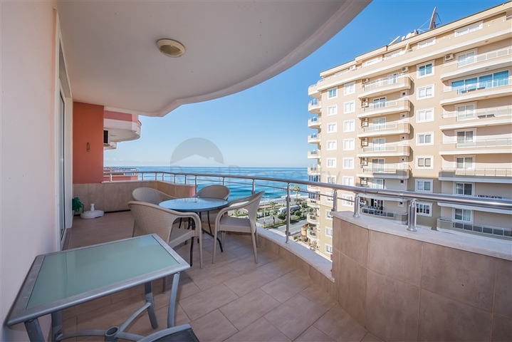 Просторная квартира 2+1 с видом на море в районе Махмутлар