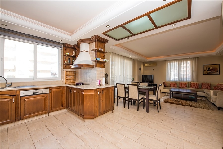 Просторная квартира 2+1 с видом на море в районе Махмутлар