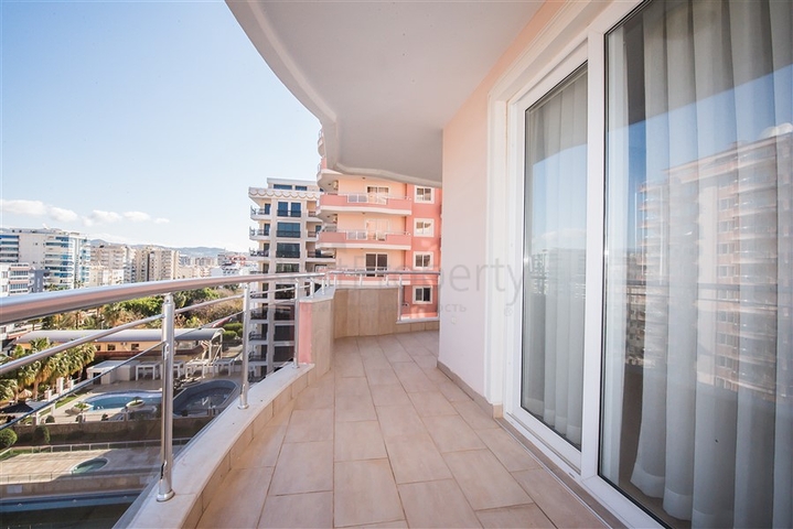 Просторная квартира 2+1 с видом на море в районе Махмутлар