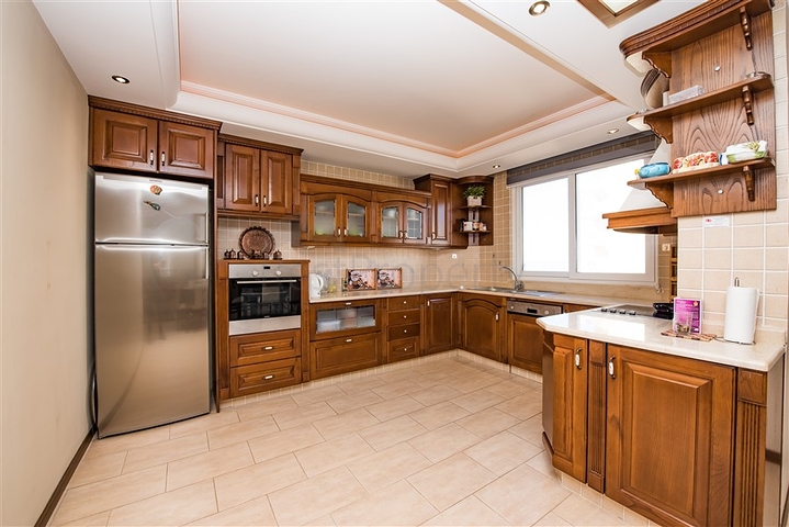 Просторная квартира 2+1 с видом на море в районе Махмутлар