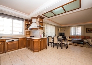 Просторная квартира 2+1 с видом на море в районе Махмутлар