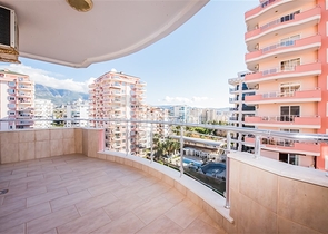 Просторная квартира 2+1 с видом на море в районе Махмутлар