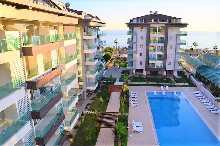 Светлая мебелированная квартира в пешей доступности от моря