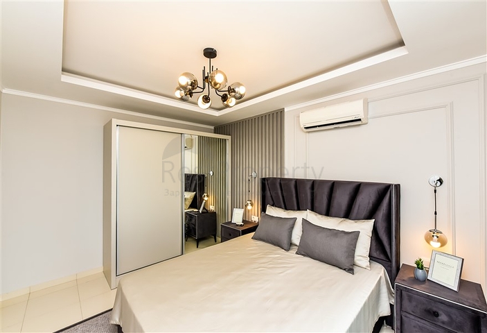 Светлая мебелированная квартира в пешей доступности от моря