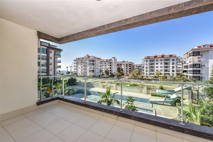 Светлая мебелированная квартира в пешей доступности от моря