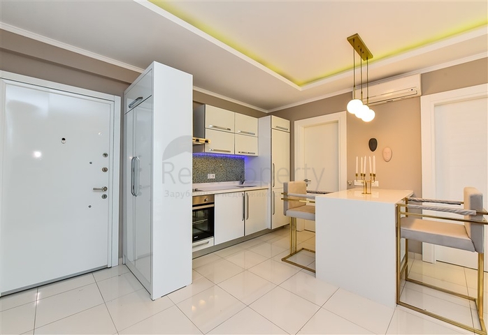 Светлая мебелированная квартира в пешей доступности от моря