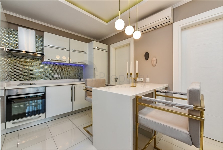 Светлая мебелированная квартира в пешей доступности от моря