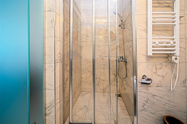 Меблированная трехкомнатная квартира в ЖК с богатой инфраструктурой