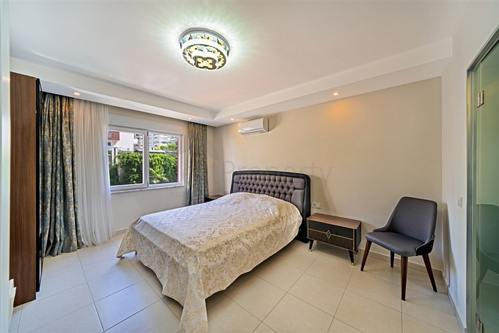 Меблированная трехкомнатная квартира в ЖК с богатой инфраструктурой