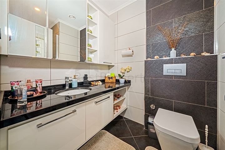 Квартира планировкой 3+1 с видом на море в Тосмуре