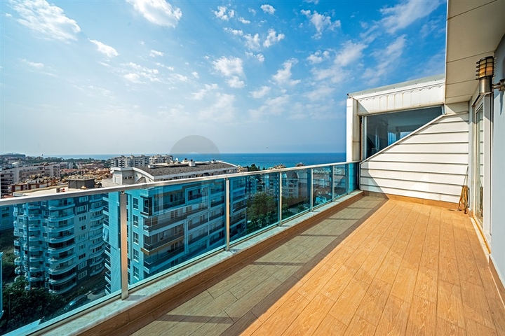 Квартира планировкой 3+1 с видом на море в Тосмуре