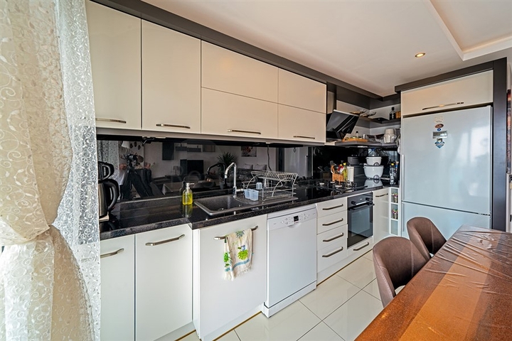 Квартира планировкой 3+1 с видом на море в Тосмуре