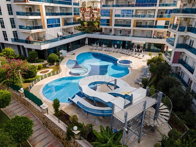 Квартира планировкой 3+1 с видом на море в Тосмуре