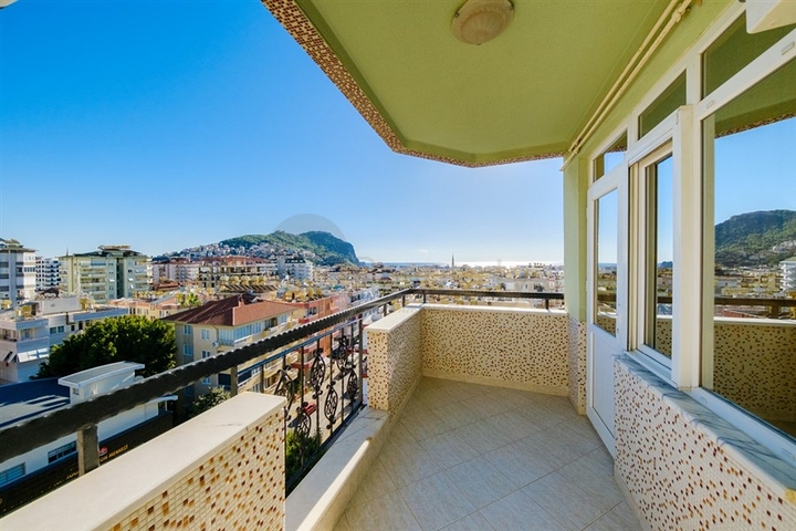 Квартира планировкой 3+1 в районе пляжа Клеопатра