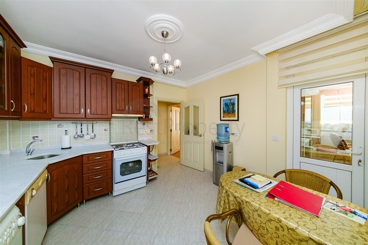 Квартира планировкой 3+1 в районе пляжа Клеопатра