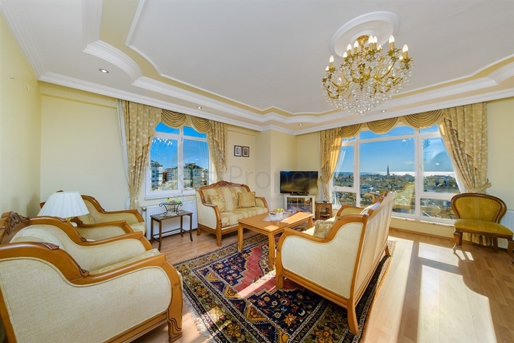 Квартира планировкой 3+1 в районе пляжа Клеопатра