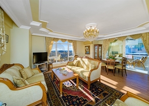 Квартира планировкой 3+1 в районе пляжа Клеопатра