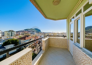 Квартира планировкой 3+1 в районе пляжа Клеопатра