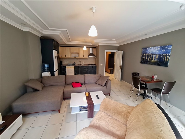 Просторная светлая трехкомнатная квартира с двумя балконами