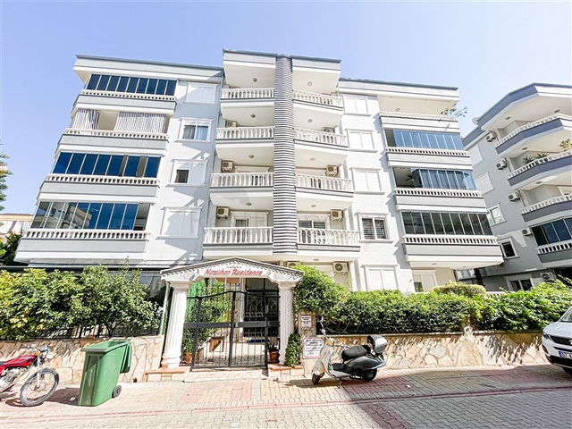 Просторная светлая трехкомнатная квартира с двумя балконами