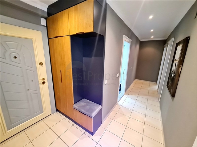 Просторная светлая трехкомнатная квартира с двумя балконами