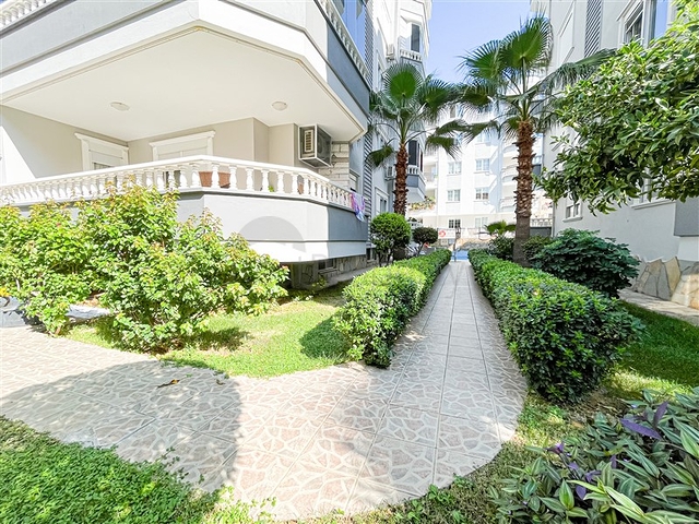 Просторная светлая трехкомнатная квартира с двумя балконами