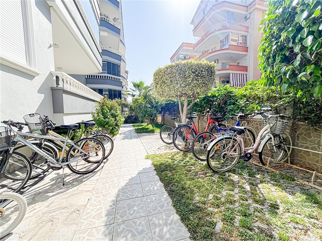 Просторная светлая трехкомнатная квартира с двумя балконами