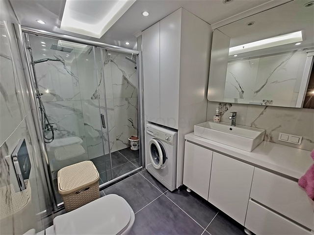 Просторная светлая трехкомнатная квартира с двумя балконами