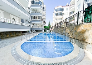 Просторная светлая трехкомнатная квартира с двумя балконами