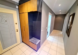 Просторная светлая трехкомнатная квартира с двумя балконами