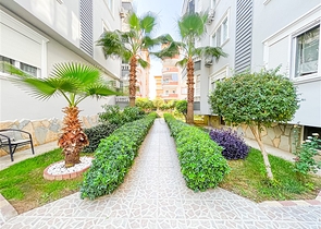 Просторная светлая трехкомнатная квартира с двумя балконами