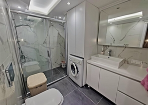 Просторная светлая трехкомнатная квартира с двумя балконами