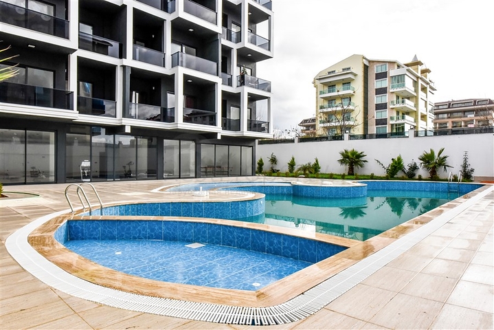 Светлая двухкомнатная квартира с видом горы и море