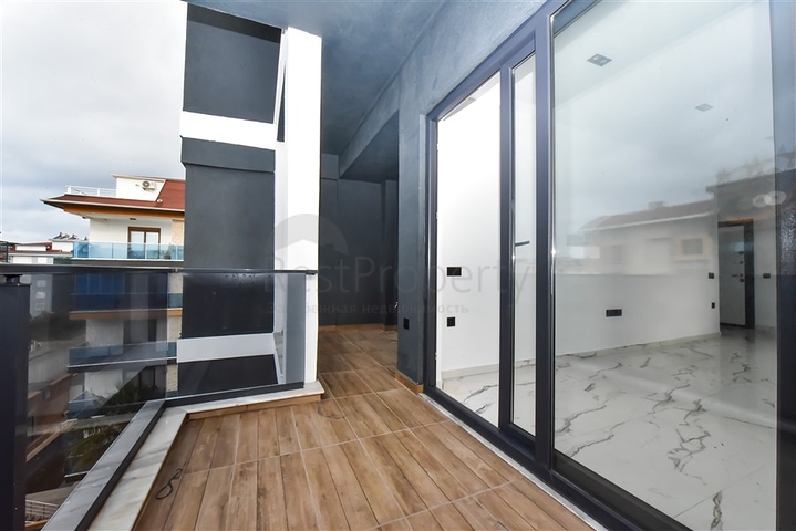 Светлая двухкомнатная квартира с видом горы и море