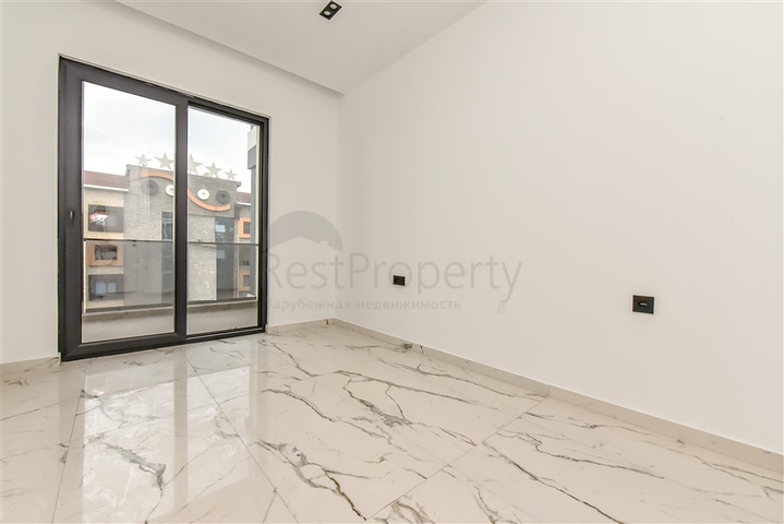 Светлая двухкомнатная квартира с видом горы и море