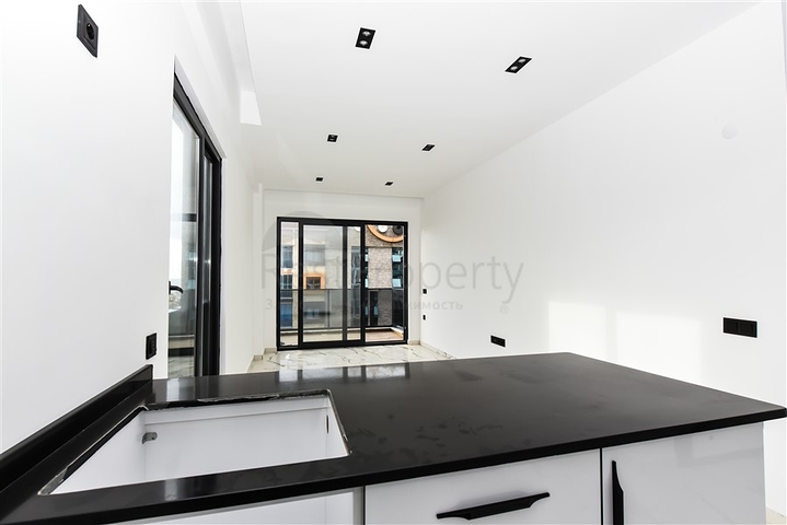 Светлая двухкомнатная квартира с видом горы и море