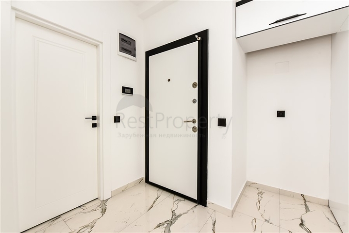 Светлая двухкомнатная квартира с видом горы и море