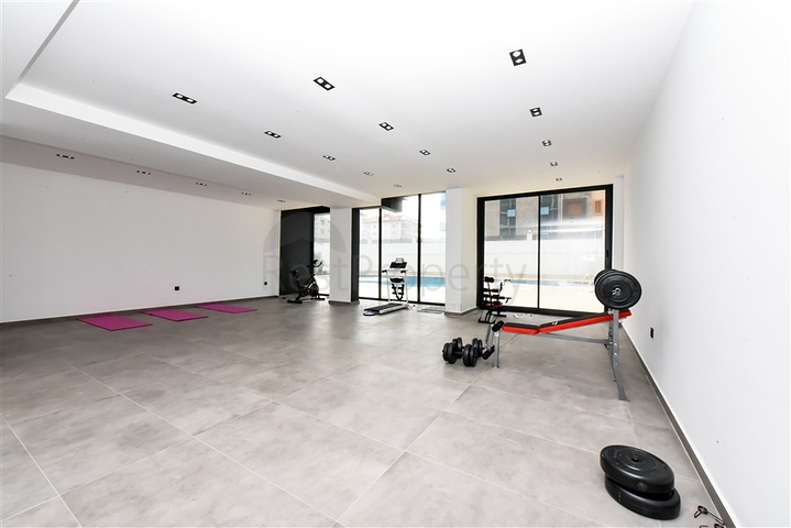 Светлая двухкомнатная квартира с видом горы и море