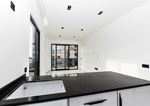 Светлая двухкомнатная квартира с видом горы и море