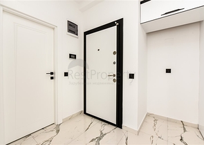 Светлая двухкомнатная квартира с видом горы и море